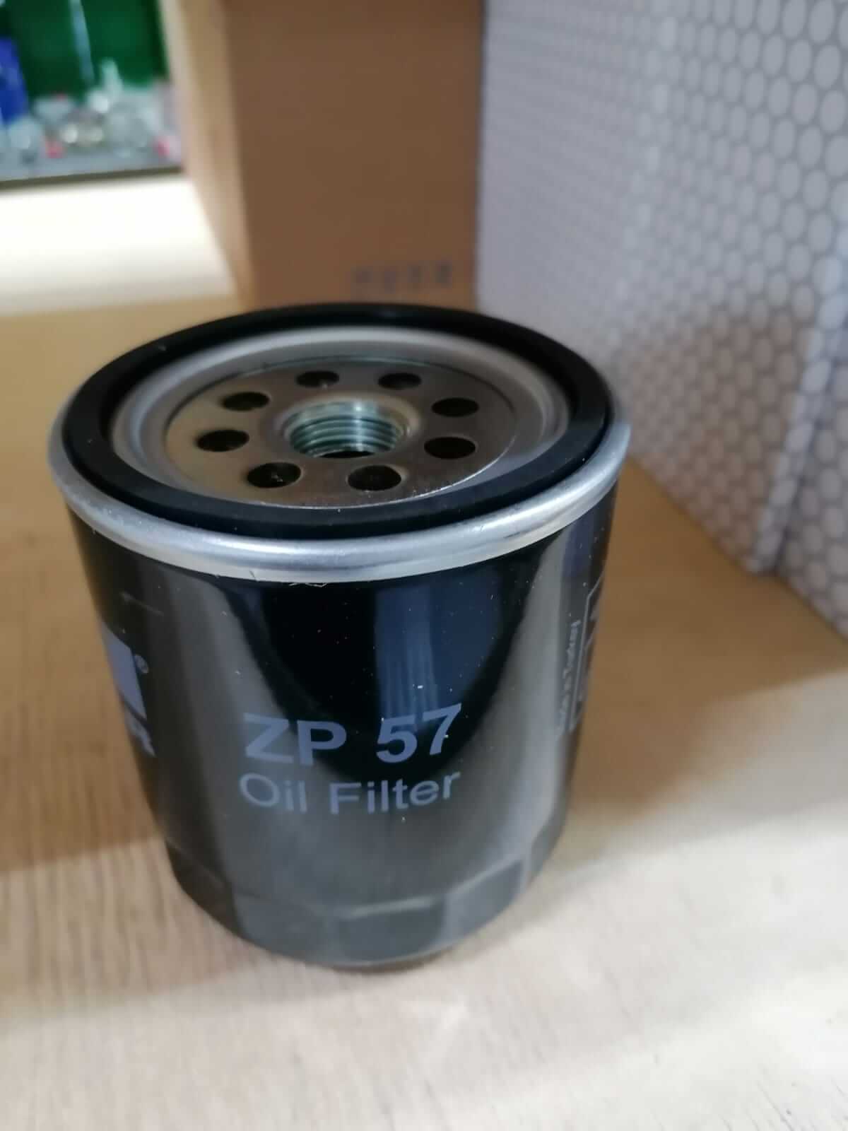 Фильтр масляный автомобильный на спецтехнику FILFILTER ZP 57